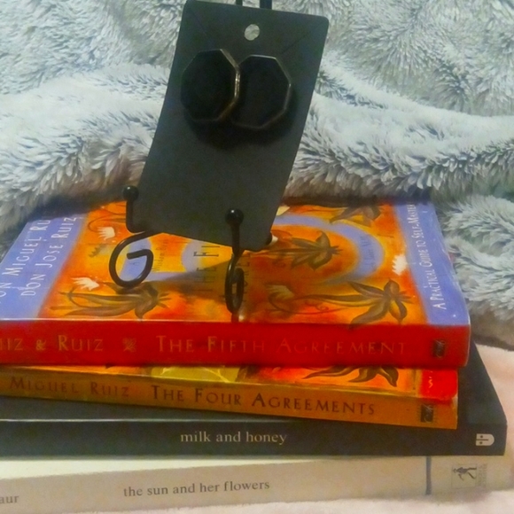 Black 80s vintage earrings studs - Picture 1 of 3